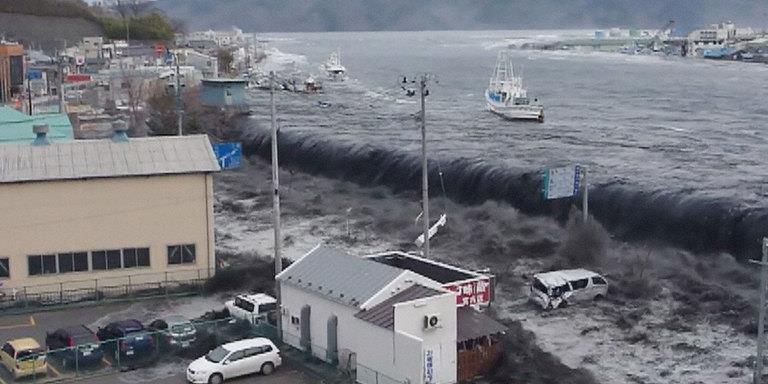 Posljedice potresa cunami Valovi koje uzrokuje pomicanje masa na dnu mora/jezera