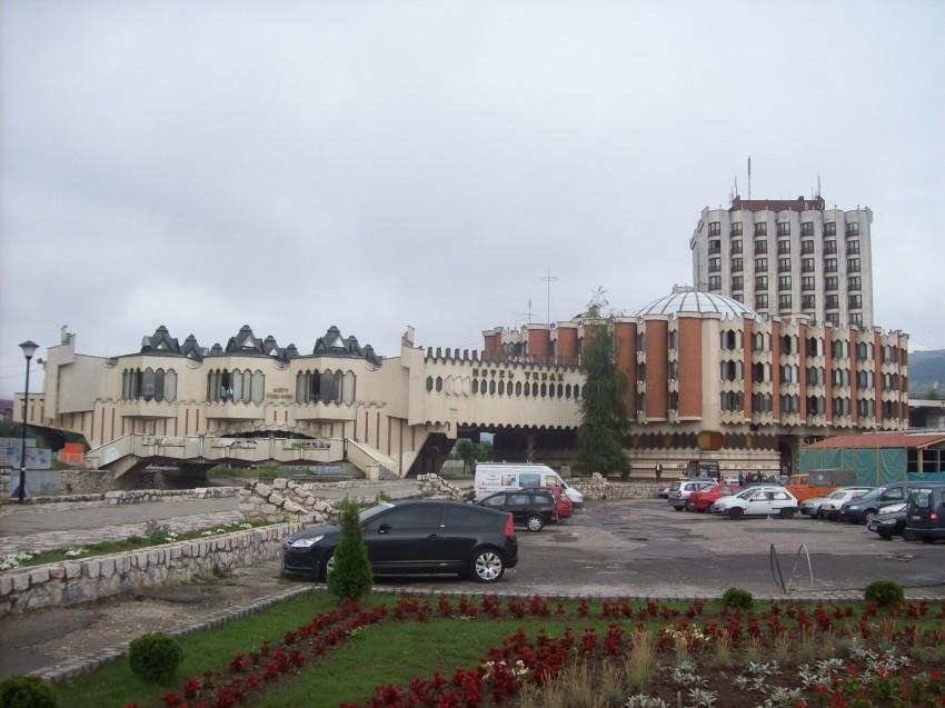 Izgled hotela Slika 25: Hotel Vrbak*** Hotel Raj nalazi se u Rajčinovića banji. Udaljen je 5 km od Novog Pazara.
