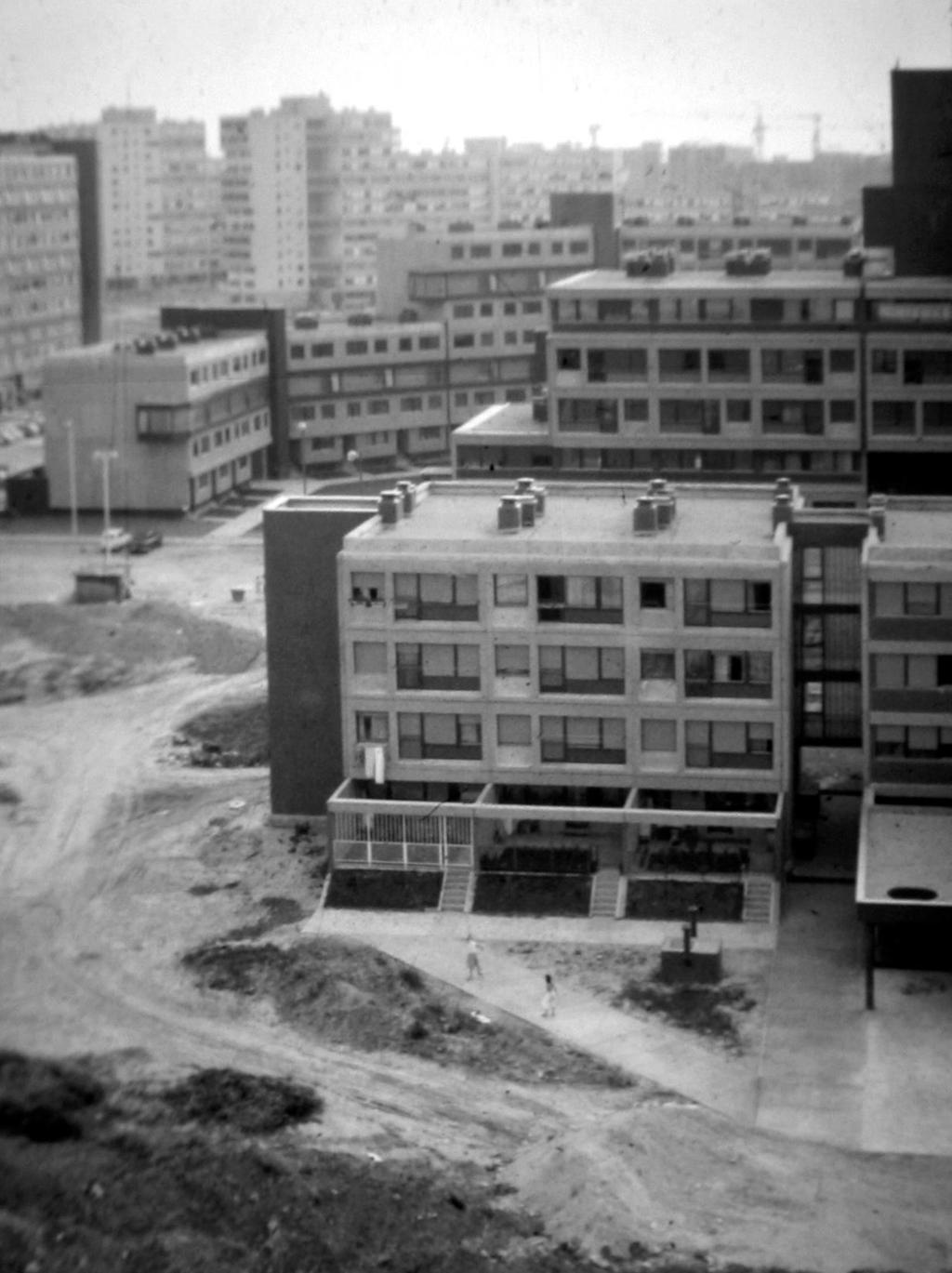 Stambeni objekti (9 tipova) mikrorajona Senjak, Osijek, 1969. Stambeni blok i garaže u naselju Luka u Sesvetama, 1975.