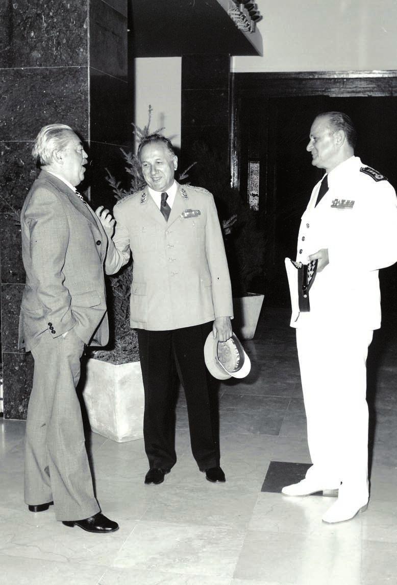 Nakon što sam od admirala Mate Jerkovića (lijevo) preuzeo dužnost pomoćnika