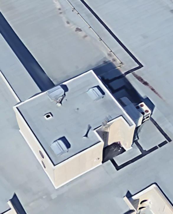 Слика 3-6 Типичан изглед и конфигурација опреме у кровној машинској кућици/соби Клима коморе су размештене у четири машинске кућице на крову.