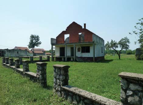 .. Zadnja koja je budila nadu svećenika, bila je tramošnička crkva. O njoj su dolazile različite vijesti; čas da je netaknuta, a čas da je sravnjena sa zemljom.