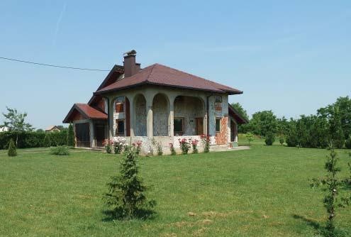 U nazočnosti više stotina vjernika, prognanika iz ove župe i povratnika u Gornju Tramošnicu, te župljana nekih okolnih župa svečano misno slavlje predvodio je i propovijedao mons. dr.