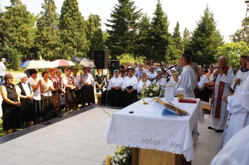 S proslave svetkovine sv. Ivana Krstitelja 24. lipnja 2010. godine ustupanjem svojih strojeva koji su postavljali kablove, a izvodila ih je ekipa Ilije Damjanovića.