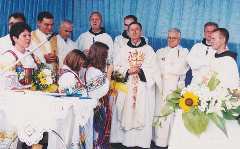 Obnovljena kapelica u Čardaku S mlade mise fra Bone Kovačevića 1. veljače 2003. godine dijeljena je humanitarna pomoć za župljane Donje i Gornje Tramošnice i Srednje Slatine.