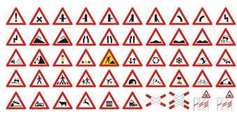 trokuta su crveni, osim znaka A25 (označava radove na cesti), čija je osnovna boja žuta. Simboli na znakovima opasnosti crne su boje.