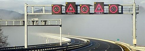 f) Promjenjivi prometni znakovi Kad je zbog prometne sigurnosti ili prometno-tehničkih zahtjeva potrebno, prometni znakovi u cijelosti ili djelomice mogu biti izvedeni kao promjenjivi znakovi (Slika