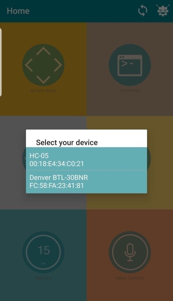 Na mobilnom uređaju prije pokretanja aplikacije je potrebno uključiti Bluetooth povezivanje. Kada se aplikacija pokrene ona automatski pronađe sve dostupne Bluetooth uređaje u blizini.