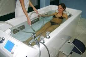 Slika 3.4.1.7. Magnetoterapija Hidroterapija Hidroterapija je liječenje vodom i u vodi. Koristi se tekućim medijem za prijenos toplinskih i mehaničkih učinaka na tijelo.