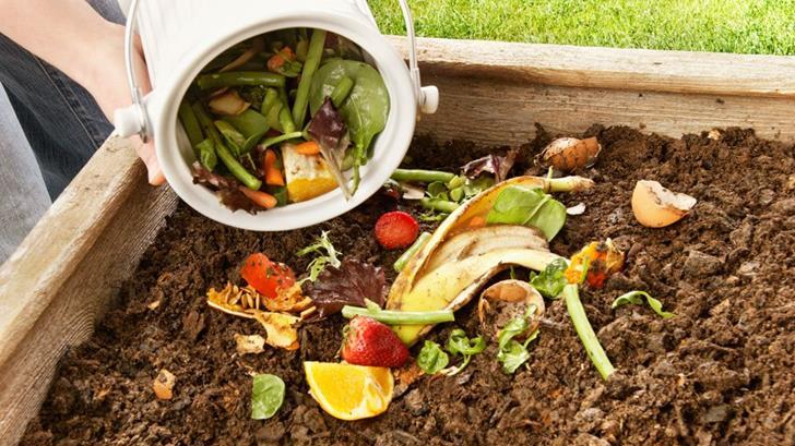 Uvjeti za kompostiranje Osnovni uvjeti potrebni za proces kompostiranja jesu zrak, vlaga i toplina. Kompostna hrpa mora biti prozračna, kako bi se spriječilo vrenje.
