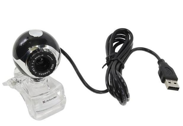 Slika 4. Web-kamera C-090 s kućištem (lijevo) i bez kućišta (desno) Specifikacije C-090: Senzor: CMOS 0.