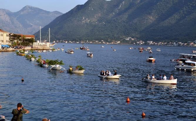 Vijeku kao Venecijansa noć, a u 20. preimenovana kao Bokeljska. Održava se svake godine, krajem avgusta u Kotoru.