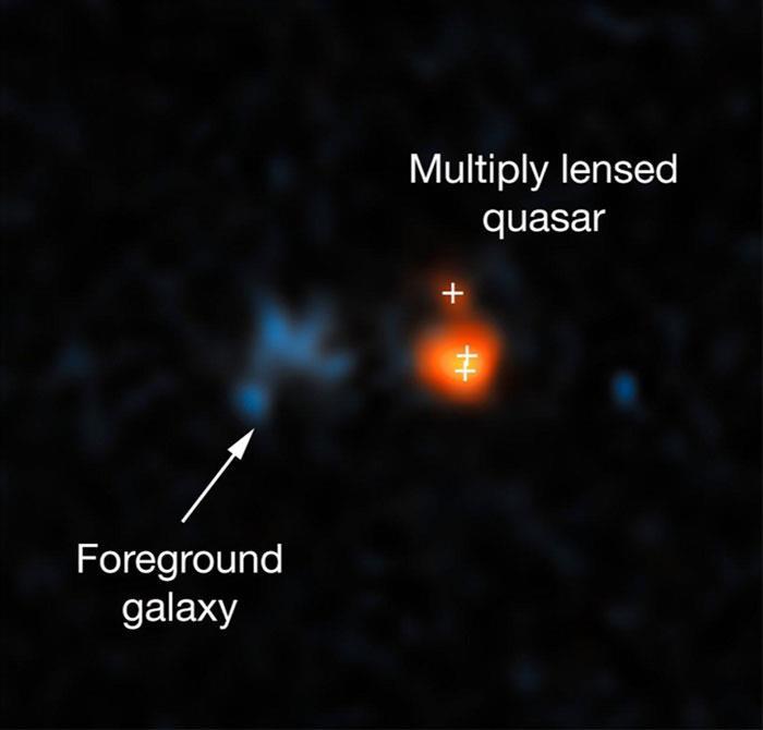 Значајни кавазари 35 Иако је овај квазар веома сјајан, телескоп Хабл је успео да га детектује једино због знажног утицаја јаког гравитационог сочива.