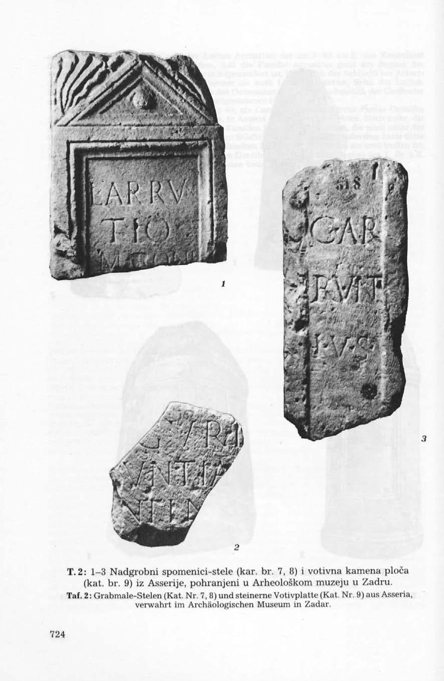 T. 2: 1-3 Nadgrobni spomenici-stele (kar. br. 7, 8) i votivna kamena ploča (kat. br. 9) iz Asserije, pohranjeni u Arheološkom muzeju u Zadru.