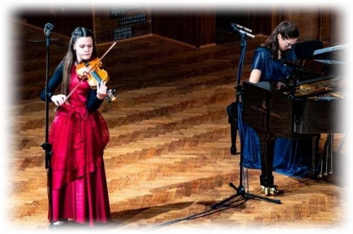 Ученица Анђела Јосифоски (класа Санда Драмићанин) наступила је уз ску сарадњу Смиље Јосифоски на променадном концерту На