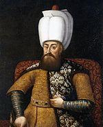 I ona je stekla titulu Sultanija Majke, pošto je za života, doživela da njen sin Murat III postane sultan. Između 1570. - 1579. godine, sagradila je Atik Valide džamiju u Istambulu.