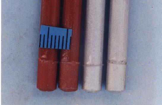 Elektrode na bazi nikla imaju kvalitetniji zavar zbog malih zaostalih naprezanja koja nastaju malom razlikom u toplinskom širenju ferita, na strani osnovnog materijala, te nikla, na strani dodatnog