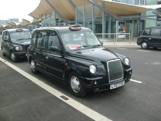4.4.2. London Londonska crna autotaksi vozila (black cabs) su među najpoznatijima i najugodnijima na svijetu.