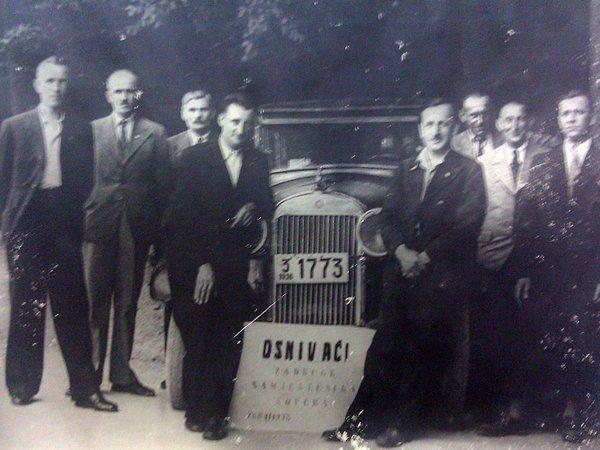 koje promiče, usklađuje i zastupa zajedničke interese udruženih članova. Udruženje autotaksi prijevoznika grada Zagreba osnovano je 1924. godine. Pozivni centar je otvoren 1977.