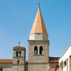 14 ZVONIK KATEDRALE Katedrala dobiva zvonik u gotičkom stilu u XVI. stoljeću. Godine 1767.