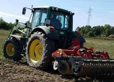 Slika 8. Traktor John Deere 6420 Premium i tanjurača Metal-Fach 3m u predsjetvnoj pripremi tla(izvor: Marin Kolić) 3.1.5.