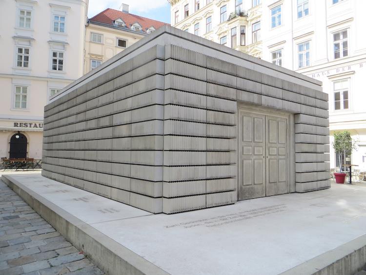 Prilog 8. Rachel Whiteread. Spomenik holokaustu. Beč. 2000. Također, jedan od najistaknutijih kipara s kraja 20.