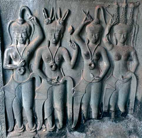Hramovi su isprva bili posvećeni hinduskome bogu Višnuu, a u 14. st. postali su budistički, u skladu s religijskom konverzijom Kambodže.