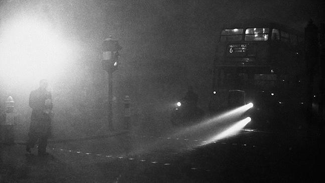 Slika 3. Veliki londonski smog, prosinac 1952. godine. Izvor: Herceg, N., Okoliš i održivi razvoj, Sarajevo, 2013.