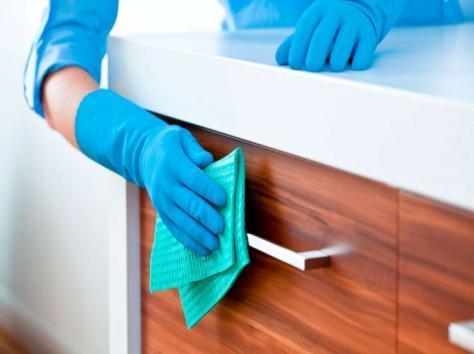 UPUTSTVO ZA ČIŠĆENJE I DEZINFEKCIJU ZATVORENE PROSTORIJE Preporučuje se čišćenje, vlažno pranje, čišćenje i dezinfekcija prostorija bez prisustva ljudi.