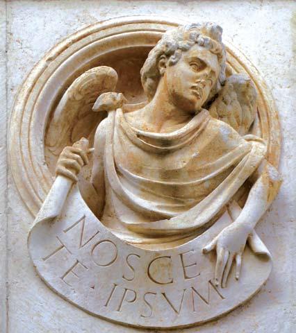 Natpis s južnog portala Velike palače Cipiko u Trogiru kasnije se nastavio koristiti istim prostorom za druge radove, dok na koncu vlasniku to nije zasmetalo. 23 Navedena se presuda iz 1455.