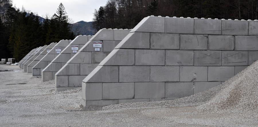 SPROVEDENA EKSPERIMENTALNA ISTRAŽIVANJA Radi sagledavanja mogućnosti korišćenja betonblok elemenata pri izgradnji potpornih zidova,