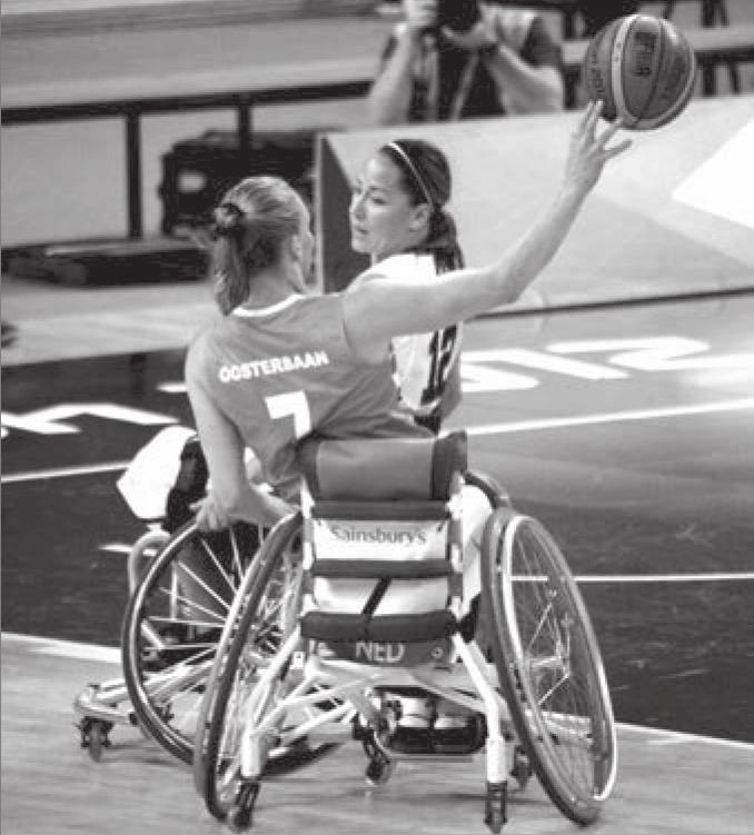 Ivica Vuica KOŠARKA U KOLICIMA Košarka u kolicima košarka je koju igraju osobe u kolicima i ona se smatra jednom od najraširenijih sportova za osobe s invaliditetom.