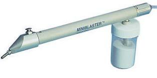 Miniblaster 1 T-prikljuèak za direktno spajanje na crijevo zraka 1 25g aluminijevog oksida od 50µ 2.325 kn+pdv Mini laster se može prikljuèiti na turbinu sa posebnim adapterom*.