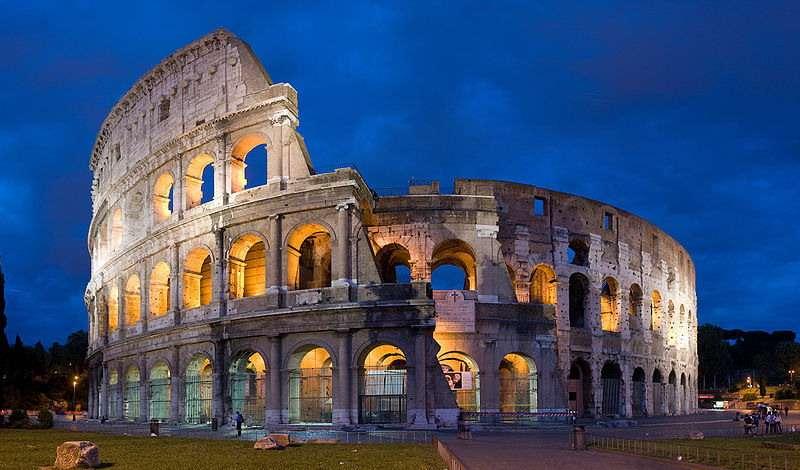 Javni objekti Koloseum, Izvorno nazvan "Amfiteatar Flavijevaca. Gradnja je započeta 72.