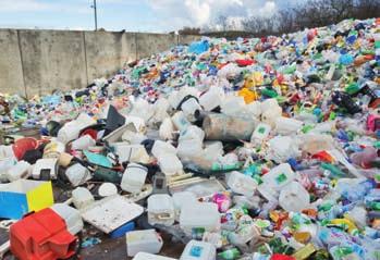 PLASTIKA Jeste li znali? Recikliranjem 5 plastičnih boca od 2 litre dobivamo dovoljno plastičnog materijala za proizvodnju 1 skijaške jakne. Kako smanjiti plastični otpad?