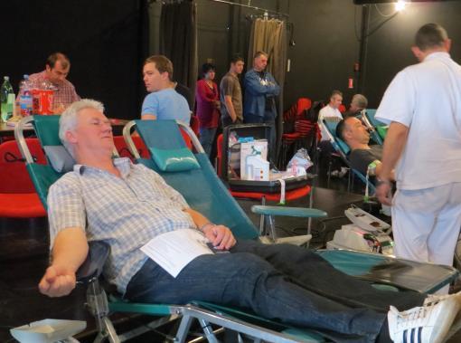 Ovo je ujedno najpoznatija i najbrojnija aktivnost Crvenog križa Velika Gorica. Tijekom 2013. godine organizirali smo i proveli 21 akciju dobrovoljnog davanja krvi sa prikupljenih 2.296 doza krvi.