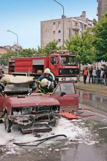 aktualnosti poma`e nabavu vatrogasnih vozila gradovima i op}inama koje nemaju profesionalne postrojbe. O radu Hrvatske vatrogasne zajednice u 2006.