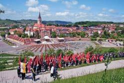 Hrvatski vatrogasci 8. puta kod Majke Bo`je Bistri~ke Jedna tradicija zapo~eta u najte`im danima na{e nezavisne Hrvatske te{ko odumire. Posebice stoga {to je redovito odr`avaju hrvatski vatrogasci.