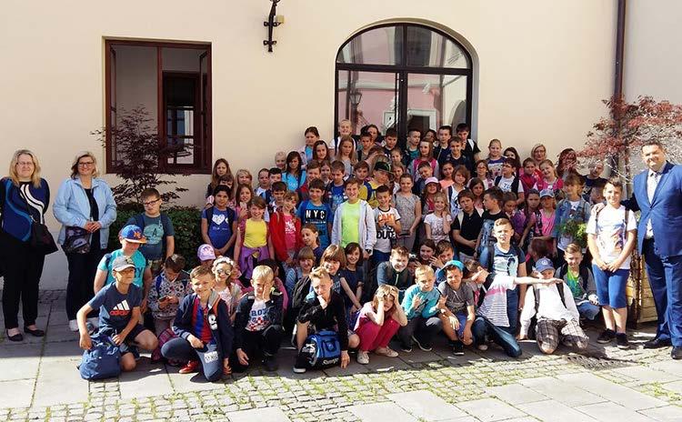 AKTUALNO Učenici iz Osnovne škole Vinica i Osnovne škole Ludbreg posjetili Županijsku palaču Županijsku palaču jučer su posjetili učenici iz Osnovne škole Vinica i Osnovne škole Ludbreg u pratnji