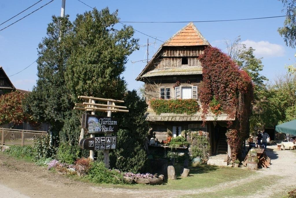 Slika 25. Primjer turističkog imanja obitelji Ravlić u selu Mužilovčica U široj okolici Parka prirode na raspolaganju su dodatni smještajni kapaciteti.