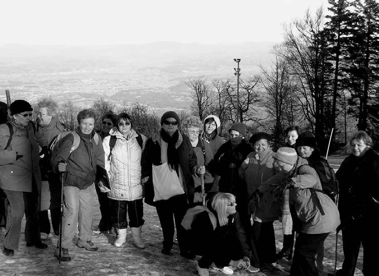 8 Hodanjem do zdravlja Planinarska sekcija Hodanjem do zdravlja Izletiπte Hunjka, 13.01.2007. godine Z a izlet se prijavilo 65 osoba.