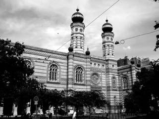 Tako nas je put odveo i u dvije sinagoge, segedinsku i budimpeštansku, a kroz priče vodiča upoznali smo i detalje tragedije koja se dogodila u proljeće 1944.
