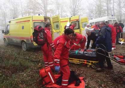 Potpuno uništeni zrakoplov u šumskome predjelu šumarije Okučani Gusta magla otežavala je akciju spašavanja Šumari novogradiške podružnice HŠ-a dali su najznačajniji i presudni doprinos u akciji