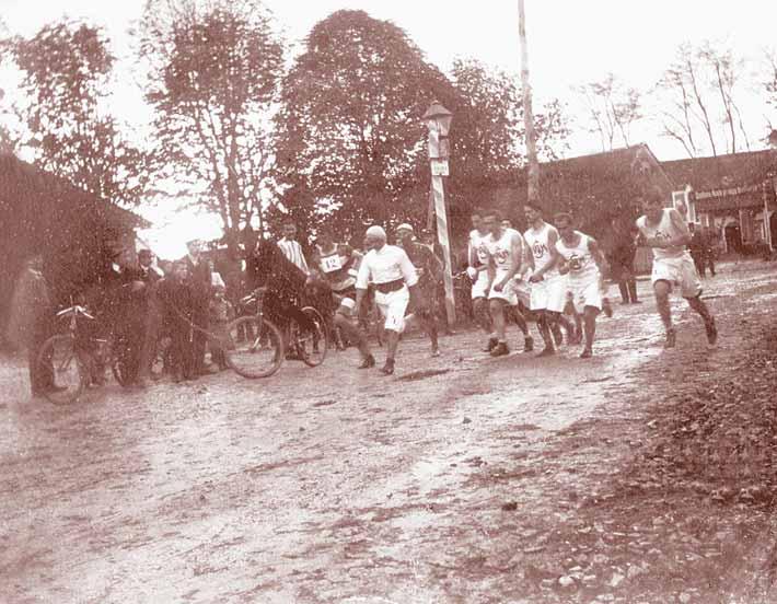 Start Drugog prvenstva Hrvatske i Slavonije na pruzi od 8800 metara u Podsusedu 10. studenoga 1907. godine.