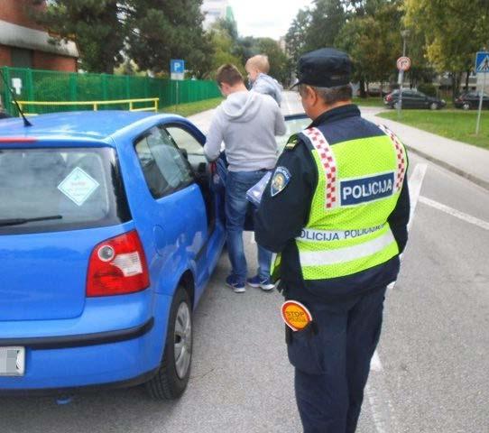 AKTUALNO Nova prometna pravila novosti za mlade vozače, ali i za bicikliste Varaždinska je policija u jučerašnjem izvješću podsjetila na nova prometna pravila koja su stupila na snagu s prvim danom