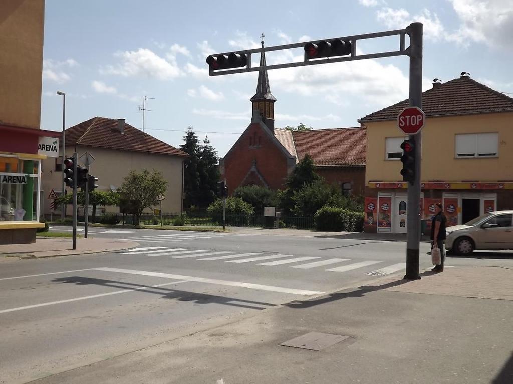 3.4 Raskrižja s kružnim tokovima i semaforima Na području grada Slatine postoje dva raskrižja na kojima se promet regulira uz pomoć semafora i tri raskrižja na kojima se promet regulira uz pomoć