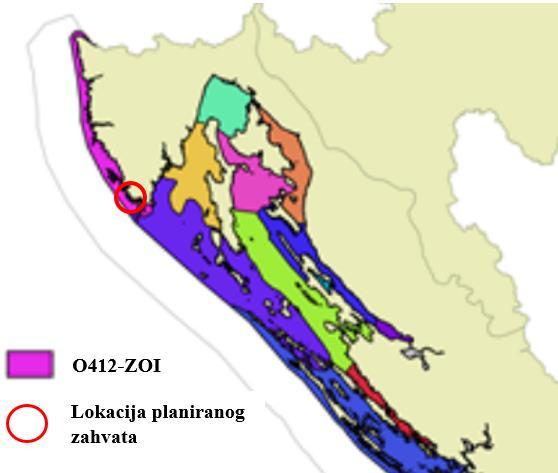 3.3. Stanje vodnih tijela Na području obuhvata zahvata nasipavanja obale ne nalaze se vodna tijela površinskih voda, ali se planirani zahvat nalazi uz grupirano vodno tijelo priobalne vode.