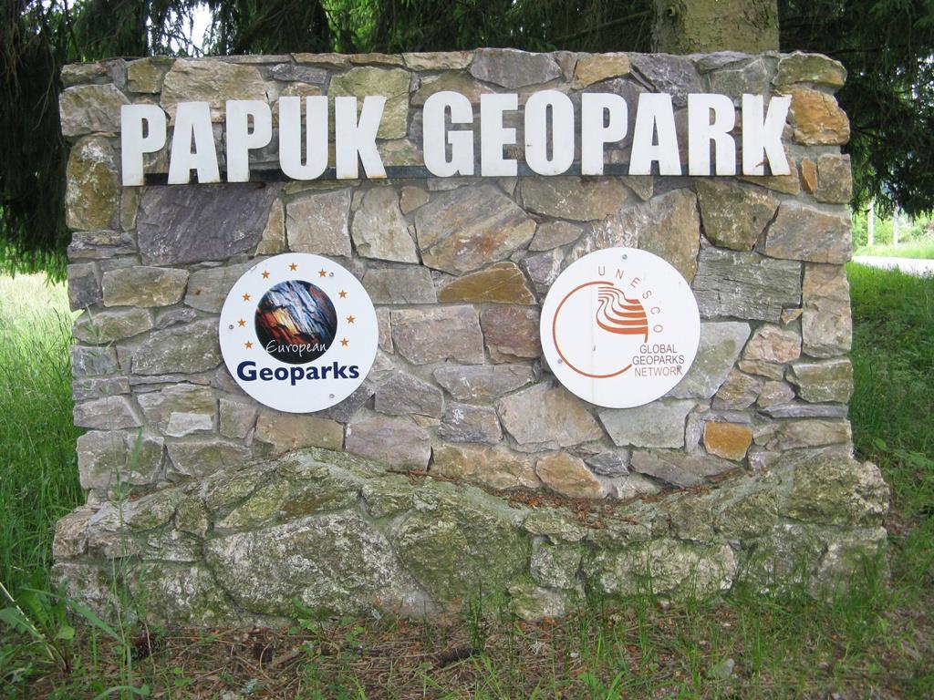 PAPUK GEOPARK Hrvatska vlada je Papuk proglasila zaštićenim područjem 1999. godine zbog iznimne geološke, biološke i kulturne raznolikosti, koja se rijetko može naći na ostalim hrvatskim područjima.