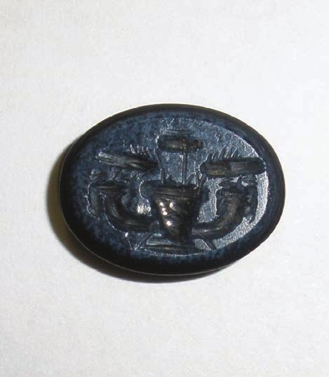 Cornelian intaglio with image of master smith hammering shield, Cetina Territorial Museum, inv. no. MCK-AZ 282 (photograph: I. Kaić, 2010). Slika.