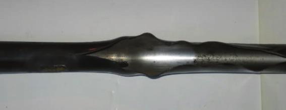 Naprsnuće cijevi 496 -Konusni prelaz sa ležištem metka do duše cijevi je suženje, konus od proširenog ležišta metka do osnovne širine duše cijevi.